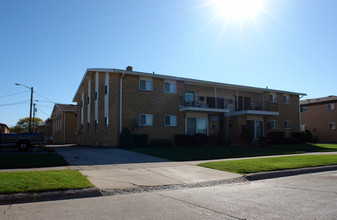 Trident Apartments in Warren, MI - Foto de edificio - Building Photo