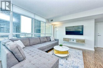 15-615 Singer Ct in Toronto, ON - Building Photo - Building Photo