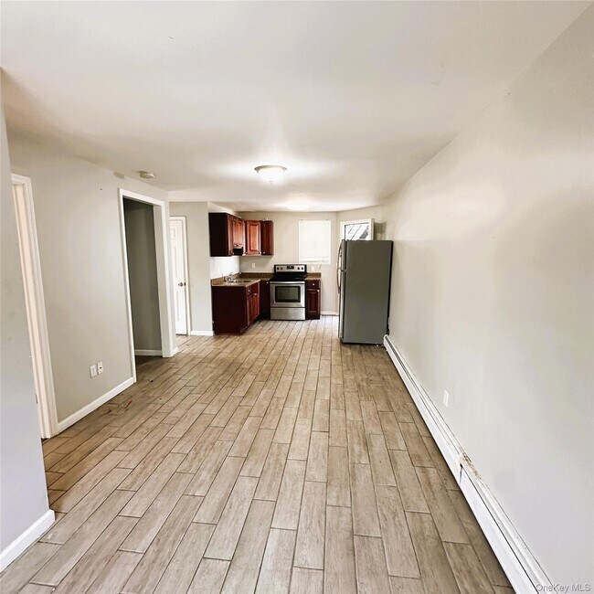 43 N Clinton St in Poughkeepsie, NY - Building Photo - Building Photo