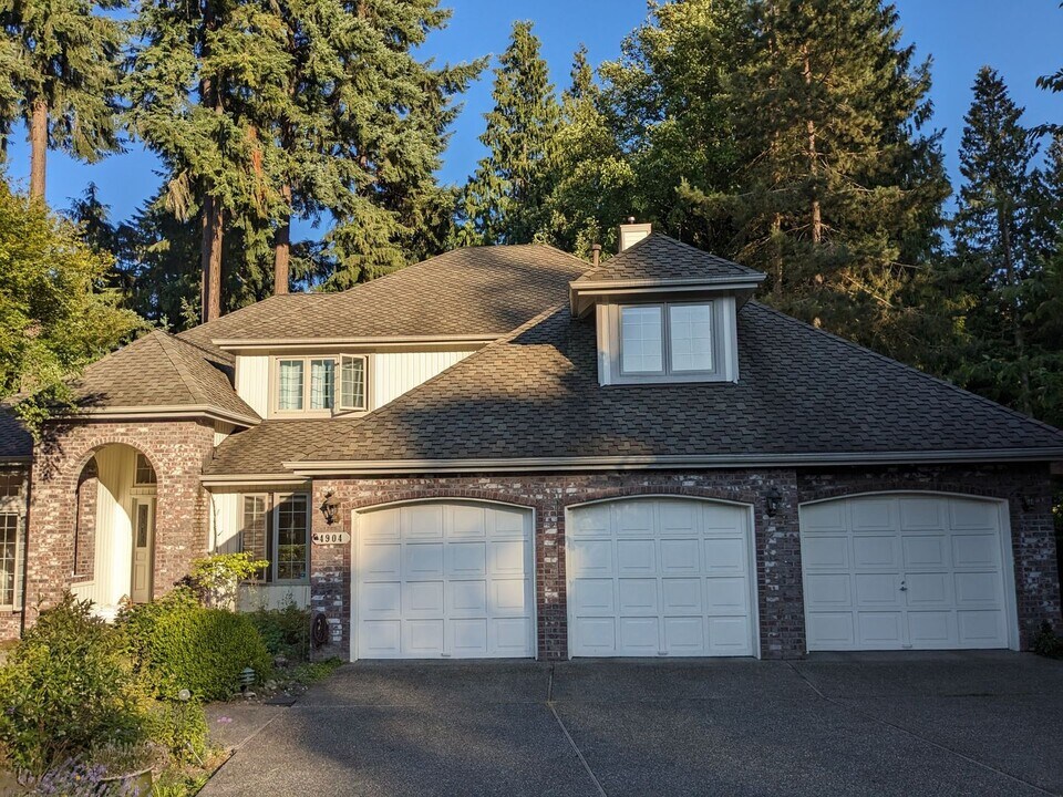 4904 162nd Ct NE in Redmond, WA - Building Photo