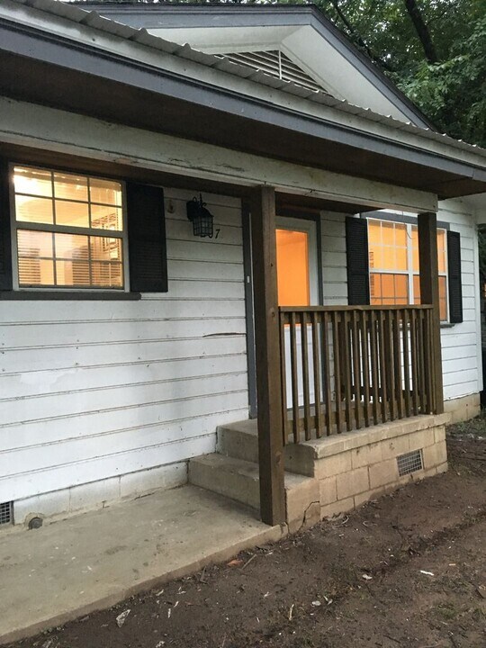 207 E H Pl in Russellville, AR - Building Photo