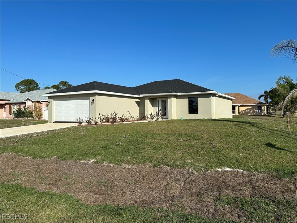 2601 NW 26th Terrace in Cape Coral, FL - Building Photo