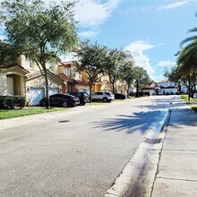 10955 NW 87th Ln in Miami, FL - Building Photo - Building Photo