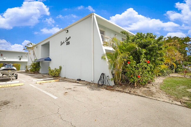 property at 725 Hummingbird Way