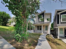 1704B Simpkins St in Nashville, TN - Building Photo