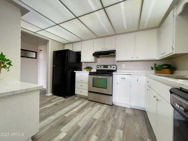 425 S Parkcrest in Mesa, AZ - Building Photo - Building Photo