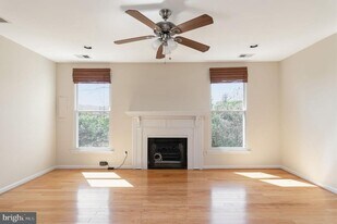 7886 Brighton Way in Manassas, VA - Building Photo