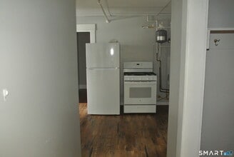 549 Howe Ave in Shelton, CT - Building Photo - Building Photo