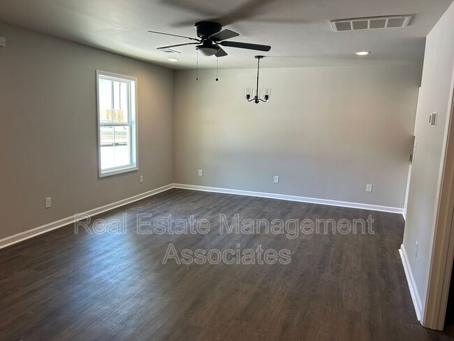 215 W Quilly St in Griffin, GA - Building Photo - Building Photo
