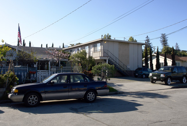 518 Alden St in Redwood City, CA - Foto de edificio - Building Photo