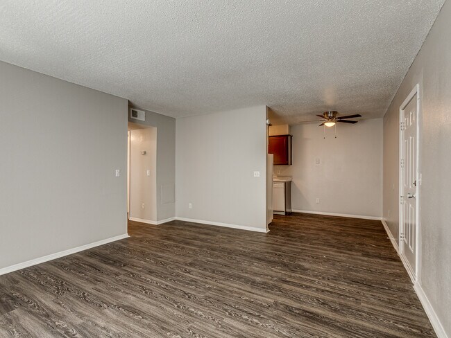 Sandhill Apartments in Midwest City, OK - Foto de edificio - Building Photo