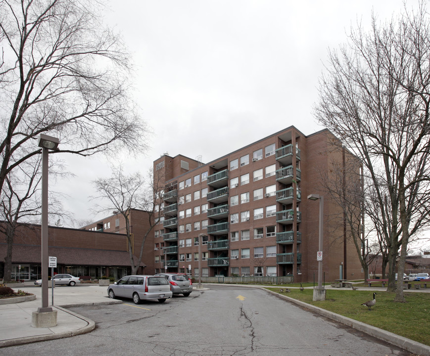 John R. Rhodes Residence in Oakville, ON - Building Photo