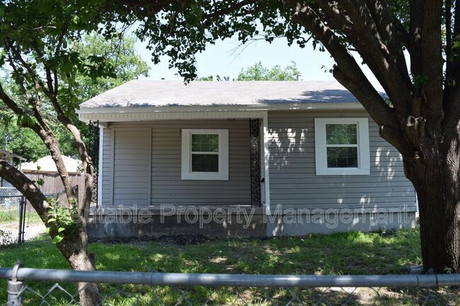 612 NE 18th St in Grand Prairie, TX - Building Photo - Building Photo