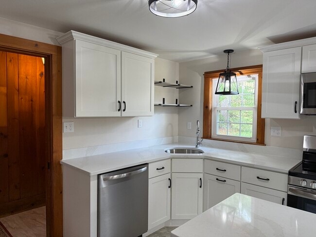 3 Crescent St in West Bridgewater, MA - Building Photo - Building Photo