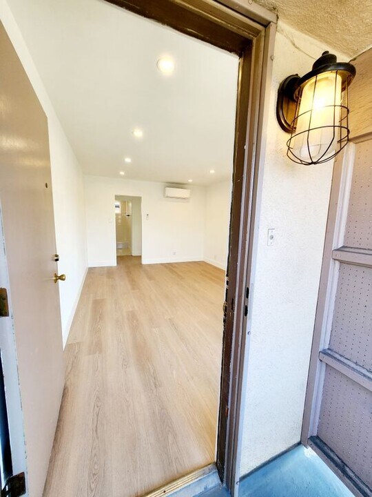 3810 Bronson Ave in Los Angeles, CA - Building Photo