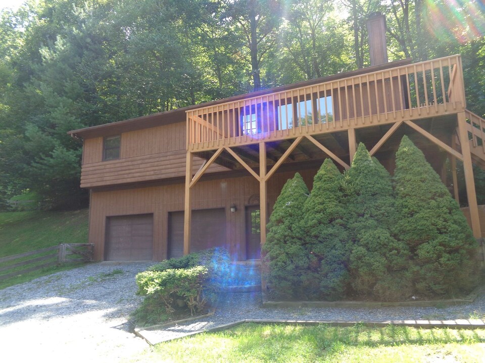 417 Cobbs Creek Rd in Boone, NC - Building Photo