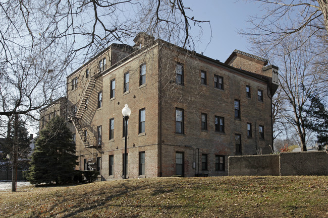 719 Cedar Grove Ter in Louisville, KY - Foto de edificio - Building Photo