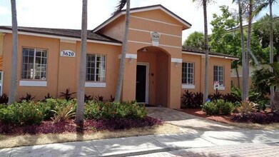 3610 N 56th Ave in Hollywood, FL - Building Photo - Building Photo