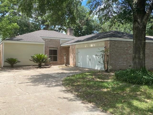 15519 Creekhaven Dr in Houston, TX - Building Photo