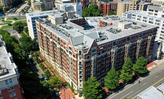 1301 Thomas Circle in Washington, DC - Building Photo - Building Photo