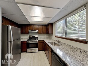 8114 Creekstone Ct in Riverdale, GA - Building Photo - Building Photo