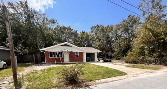 100 Pecan Park Dr in Ocean Springs, MS - Building Photo