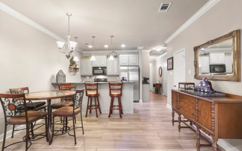 14239 Woodchase Ct in Prairieville, LA - Foto de edificio