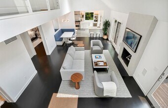 8 Fox Glove Rd in East Hampton, NY - Building Photo - Building Photo