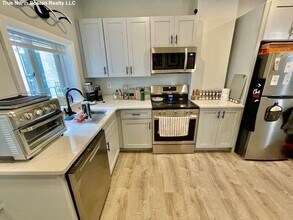 16 Cleveland Pl in Boston, MA - Building Photo - Building Photo