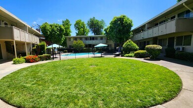 Palms Apartments in Stockton, CA - Foto de edificio - Building Photo