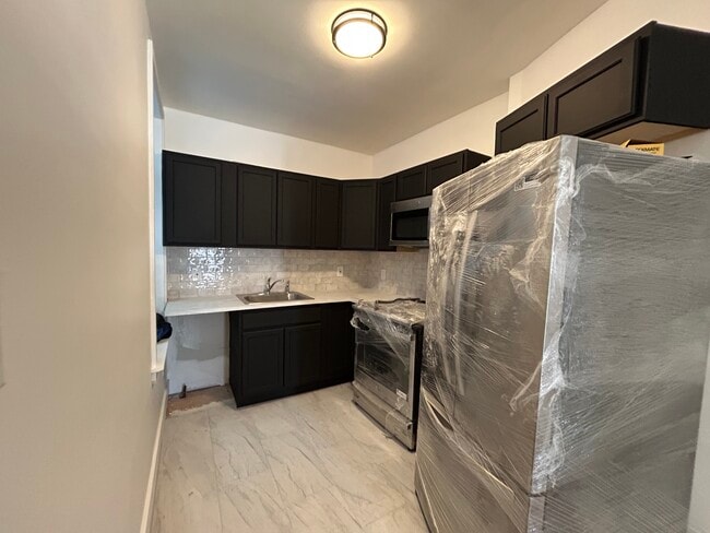 2823 W Girard Ave, Unit 2F in Philadelphia, PA - Building Photo - Building Photo