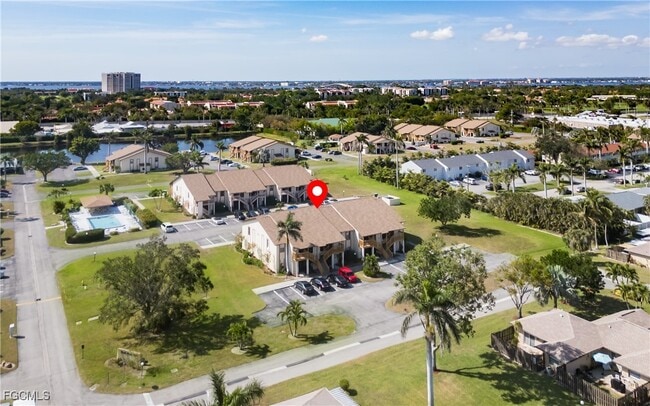 9350 Lennex Ln in Ft. Myers, FL - Foto de edificio - Building Photo