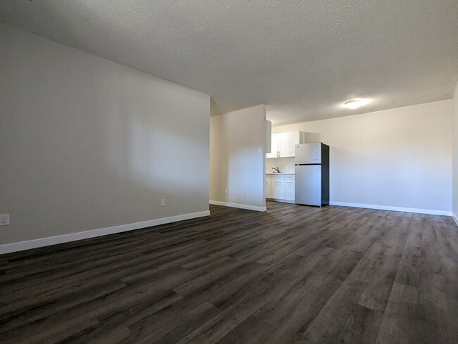 Lancelot Apartments in Saskatoon, SK - Building Photo - Building Photo