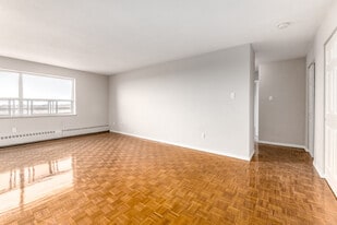 1265 Sixth Line in Oakville, ON - Building Photo