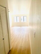 518 Oak St, Unit 518 Oak St. Unt 10 in Glendale, CA - Building Photo - Building Photo