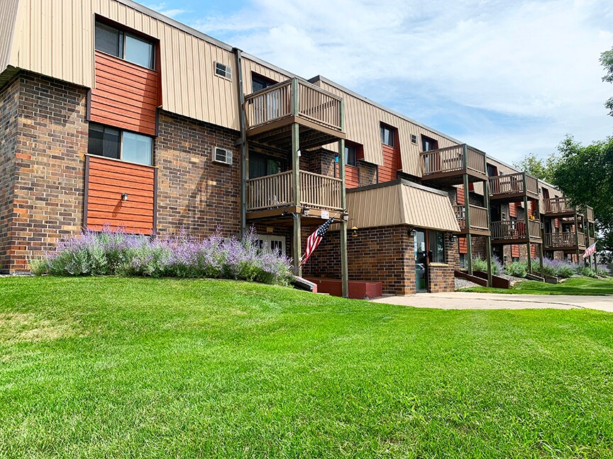 Westchester LLC in Waite Park, MN - Foto de edificio