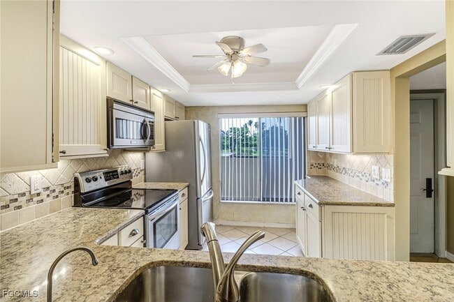 7430 Lake Breeze Dr in Ft. Myers, FL - Building Photo - Building Photo