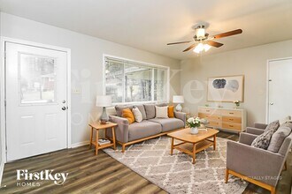 2765 Cherry Laurel Ln SW in Atlanta, GA - Foto de edificio - Building Photo