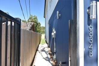 6834 Foster St in Houston, TX - Foto de edificio - Building Photo