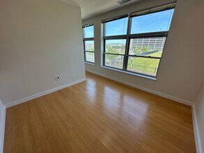 587 Albany St, Unit 1 in Boston, MA - Building Photo - Building Photo