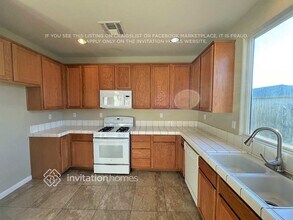 7584 La Mancha Way in Sacramento, CA - Building Photo - Building Photo