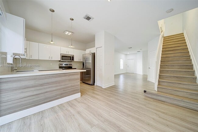 8432 NW 107 Ct in Doral, FL - Building Photo - Building Photo