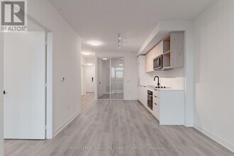 1185 Dupont St in Toronto, ON - Building Photo - Building Photo