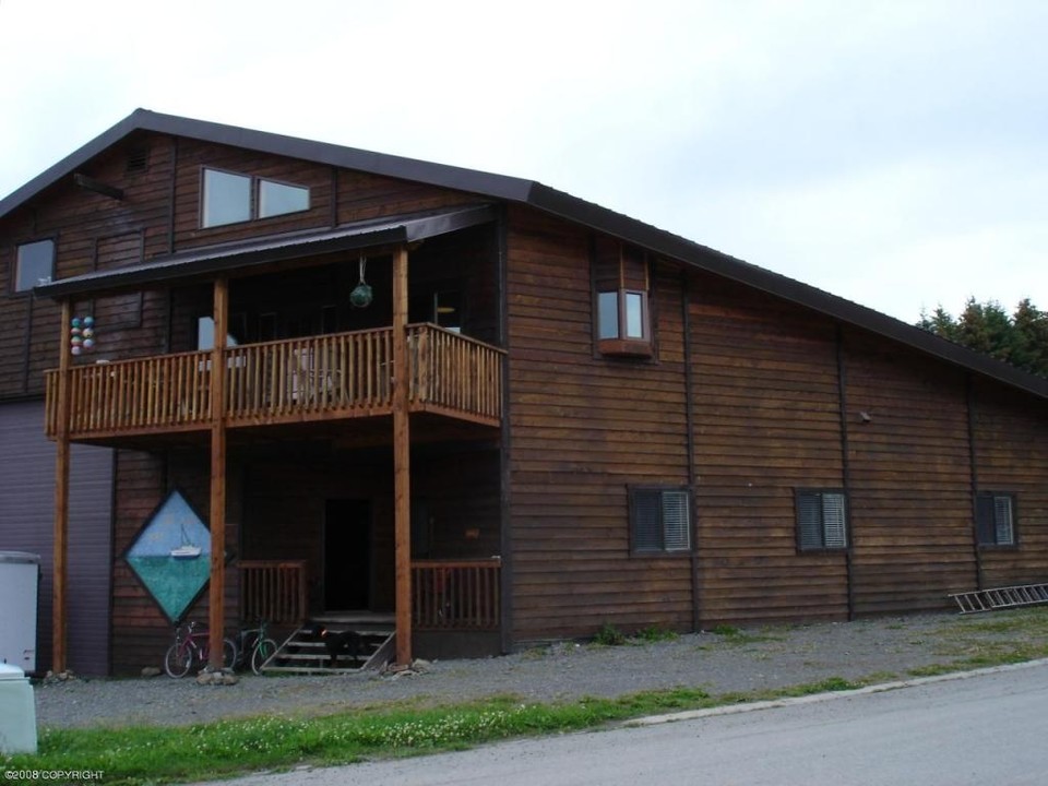 318 Alder St in Seldovia, AK - Foto de edificio