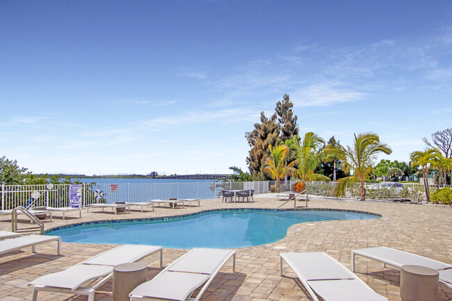 Harborside Residences Luxury Rental Community in Port Charlotte, FL - Foto de edificio - Building Photo