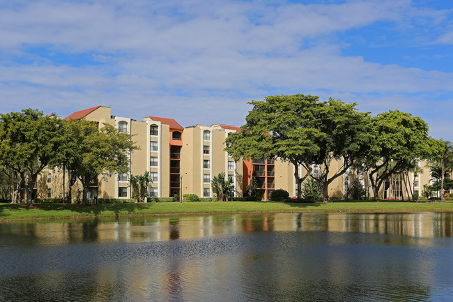 Lakeside Condominiums in Delray Beach, FL - Building Photo - Building Photo