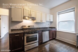 2922 N Albany Ave in Chicago, IL - Building Photo