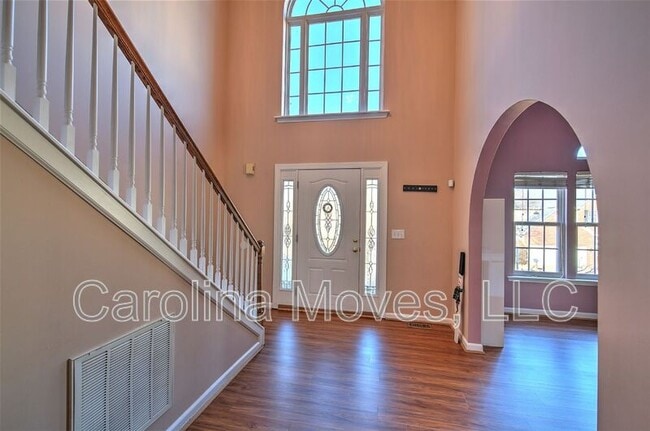 512 S Orchard Farms Ave in Simpsonville, SC - Foto de edificio - Building Photo