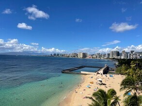 2877 Kalakaua Ave in Honolulu, HI - Building Photo - Building Photo