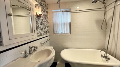 28 Tooker Ave-Unit -2 in Oyster Bay, NY - Building Photo - Building Photo